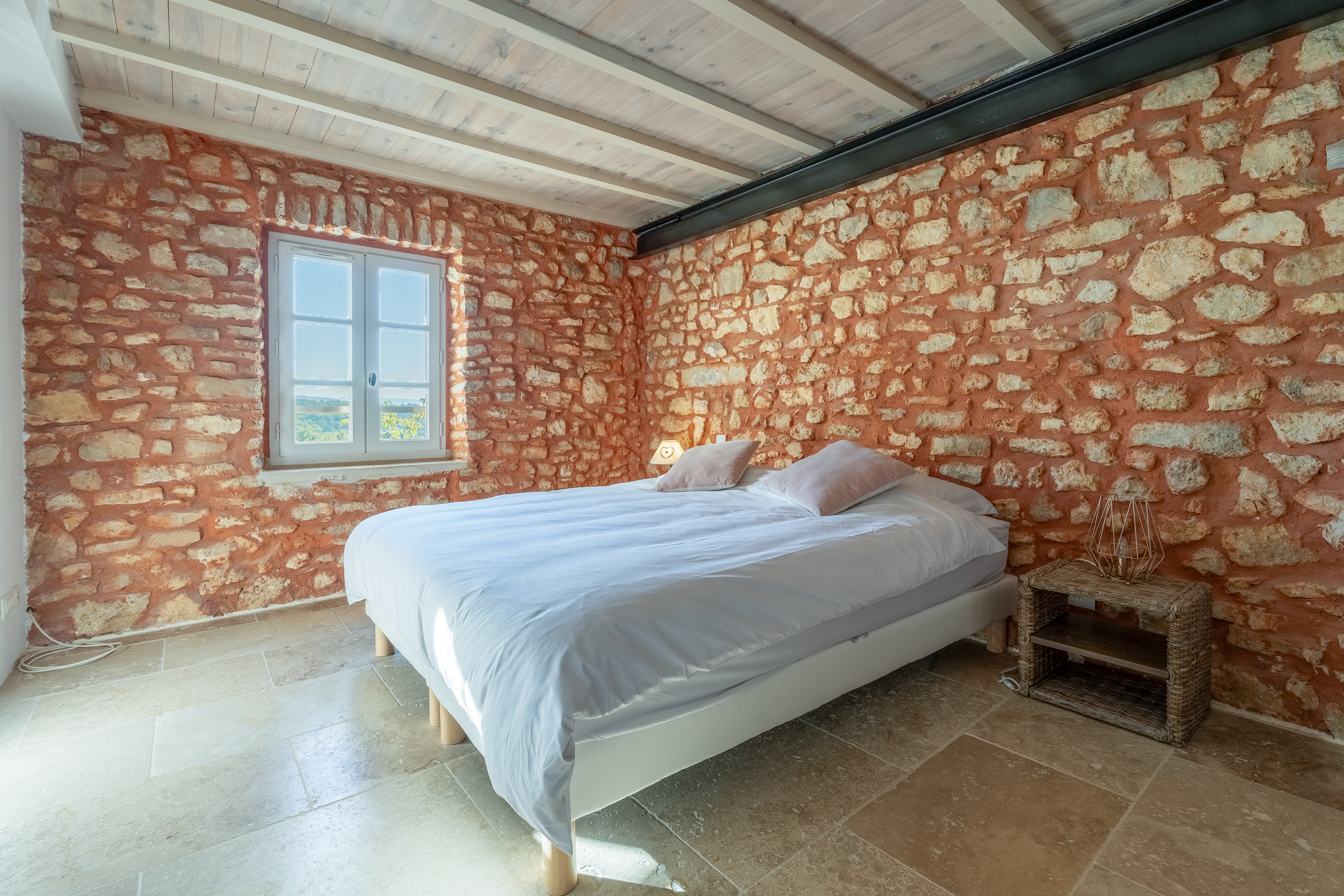 Chambre en pierres apparentes